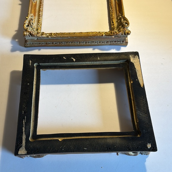 Two 8" x 10" Ornate frames - Picture 4 of 4